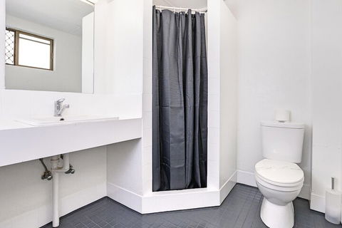 Aaron Motel - Foster Accommodation 4