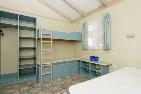 Rainbow Pines Tourist Caravan Park - Foster Accommodation 2