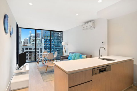 IFSuites (IFSTAYS) EQ Tower - Foster Accommodation 6