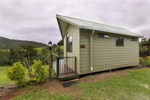 Mena Creek Flower House - Foster Accommodation 0