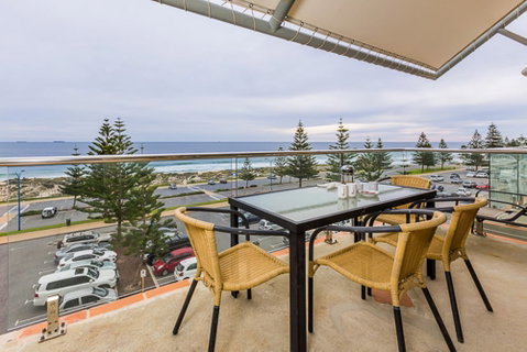The White Pearl Penthouse - Foster Accommodation 1