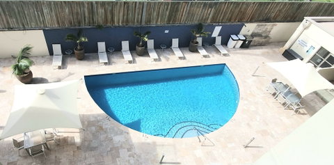The White Pearl Penthouse - Foster Accommodation 3