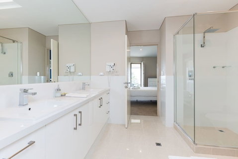 The White Pearl Penthouse - Foster Accommodation 5
