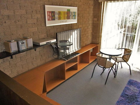 A Furnished Townhouse In Goulburn - Foster Accommodation 1