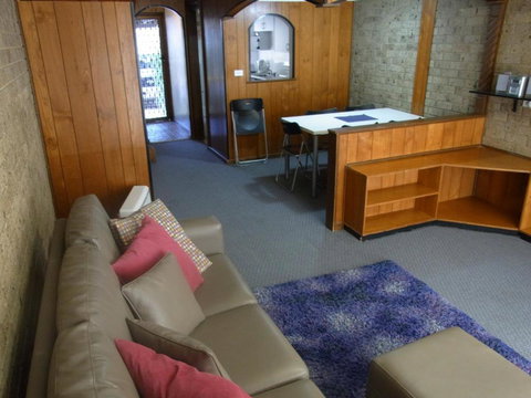 A Furnished Townhouse In Goulburn - Foster Accommodation 4