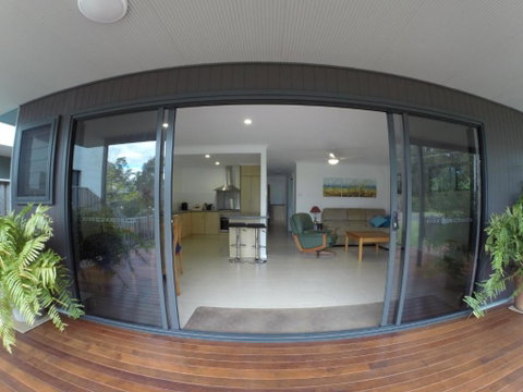 Rocketz At Berrara Beach - Foster Accommodation 4