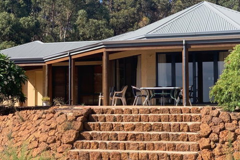 Rural Hideaway - Foster Accommodation 1