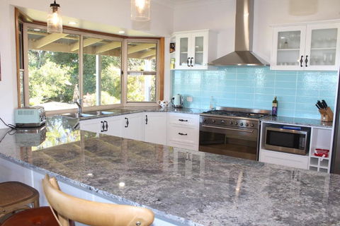 Montville House On The Hill - Foster Accommodation 1