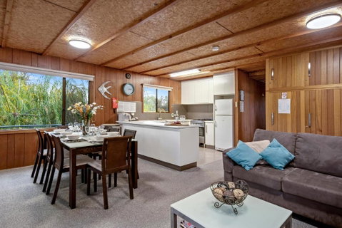 Renmark River Villas & Boats & Bedzzz - Foster Accommodation 1