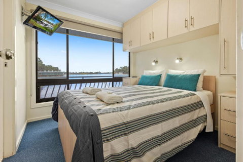 Renmark River Villas & Boats & Bedzzz - Foster Accommodation 6