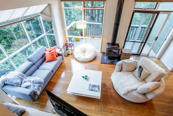 Treetop Stay - Foster Accommodation 3