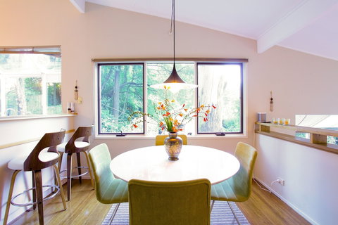 Treetop Stay - Foster Accommodation 1