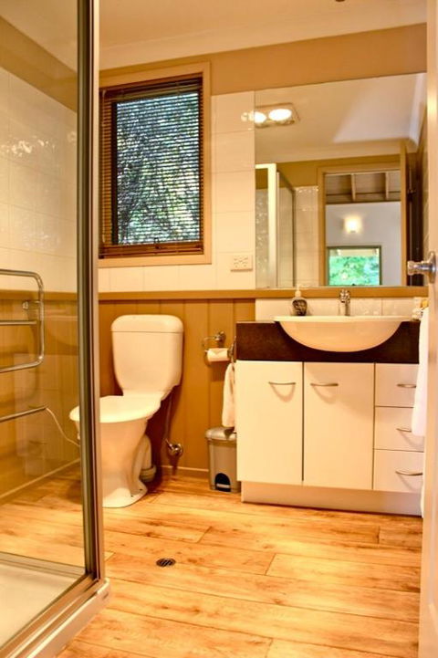 Autumn Leaf Cottage 1 - Foster Accommodation 1
