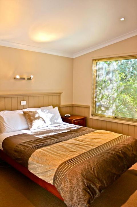 Autumn Leaf Cottage 1 - Foster Accommodation 3