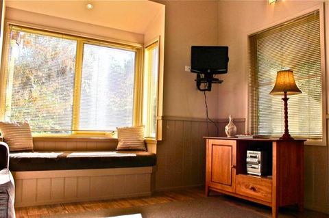 Autumn Leaf Cottage 1 - Foster Accommodation 2