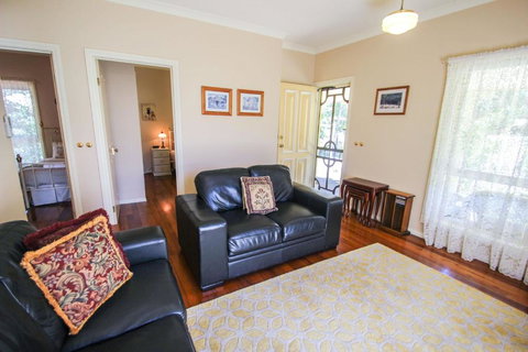 Harrietville Cottage - Foster Accommodation 4