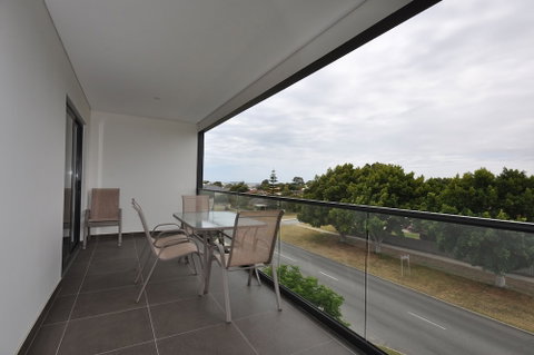 Coastal By Rockingham Apartments - Foster Accommodation 3
