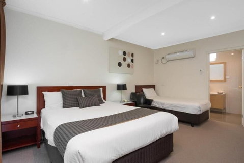 New Crossing Place Motel & Apartments - Foster Accommodation 1