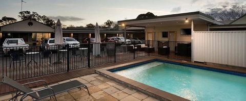 New Crossing Place Motel & Apartments - Foster Accommodation 0