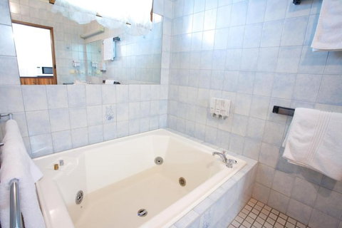 Golden Grain Motor Inn - Foster Accommodation 1