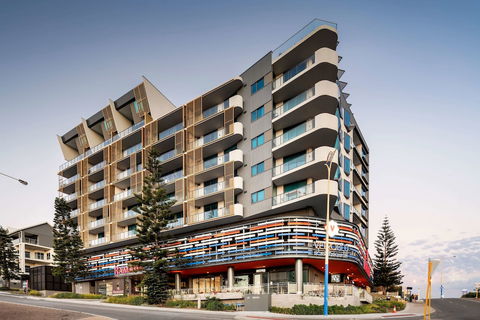 Ramada VetroBlu Scarborough Beach - Foster Accommodation 1