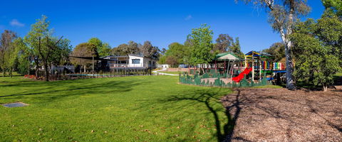 Albury Gardens Tourist Park - Foster Accommodation 6
