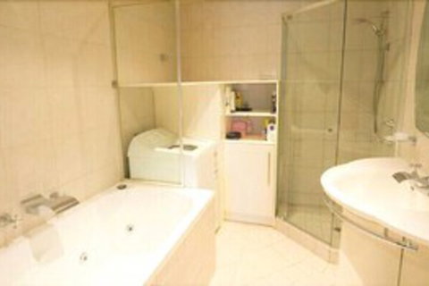 Colin St. Apartment - Foster Accommodation 5