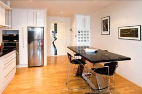 Colin St. Apartment - Foster Accommodation 6
