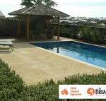 La Mer Home with a Pool - Foster Accommodation