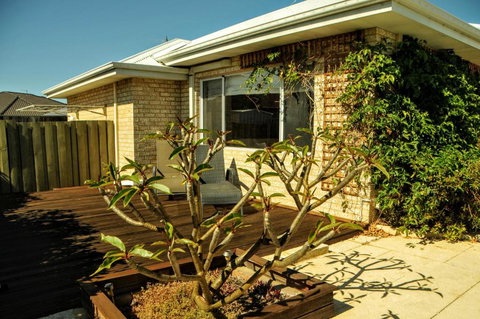 Halls Head Holiday Home - Foster Accommodation 2