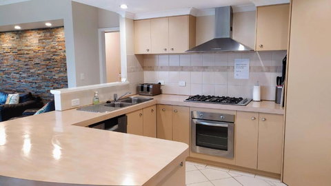 Halls Head Holiday Home - Foster Accommodation 3