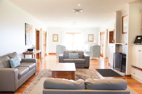 Audrey Wilkinson Vineyard - Foster Accommodation 1