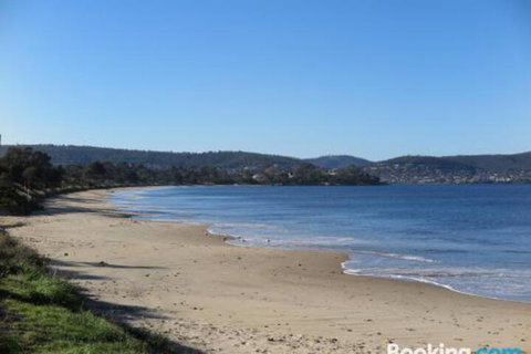 Beachside Rest - Foster Accommodation 3