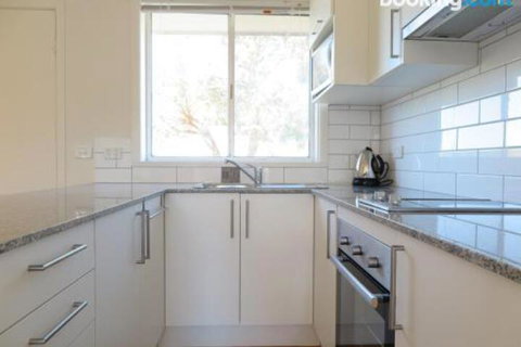 Beachside Rest - Foster Accommodation 5