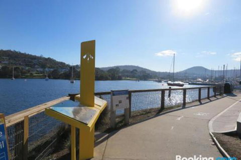 Beachside Rest - Foster Accommodation 4