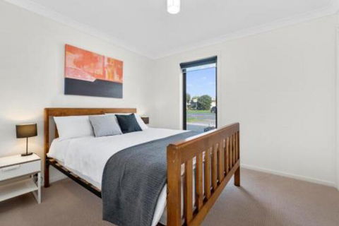 Glas - Foster Accommodation 1