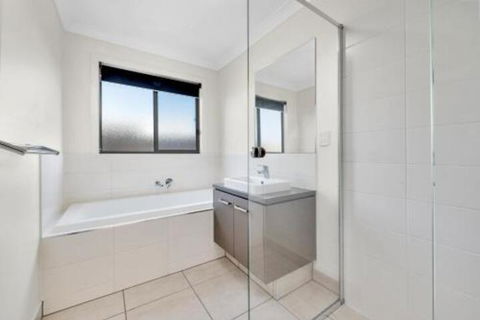 Glas - Foster Accommodation 6