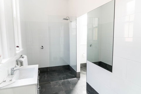 Swansea Hotel - Foster Accommodation 5