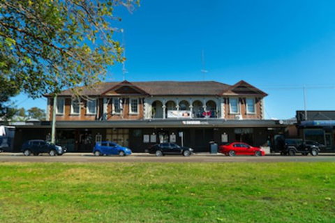 Swansea Hotel - Foster Accommodation 0