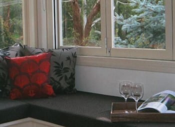 Hollyhock B&B - Foster Accommodation 1