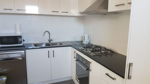 Luxuary Apartment Near Airport - Foster Accommodation 3