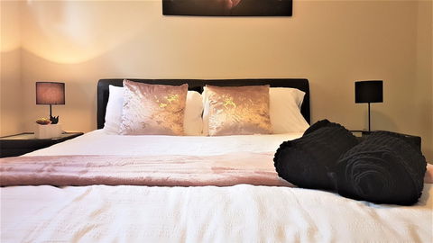 Luxuary Apartment Near Airport - Foster Accommodation 4