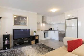 Luxuary Apartment Near Airport - Foster Accommodation 2