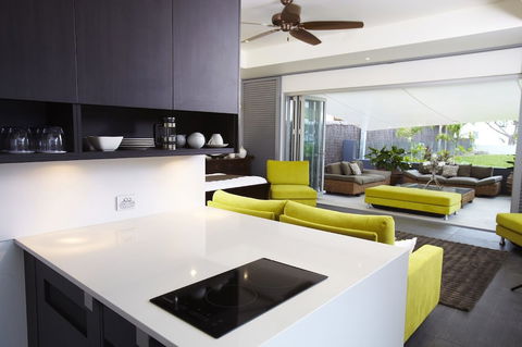 Essence Beachfront Retreat - Foster Accommodation 1