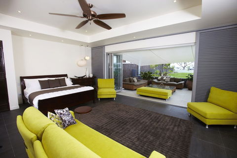 Essence Beachfront Retreat - Foster Accommodation 2