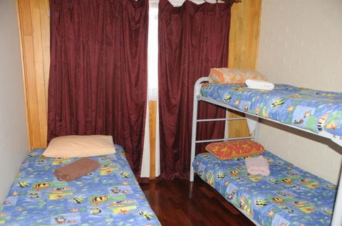 Snow Gate Motel And Apartments - Foster Accommodation 5
