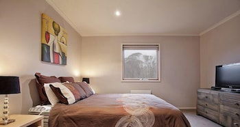 Alyeska - Foster Accommodation 1