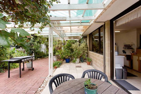 Beach Haven Studio - Foster Accommodation 4