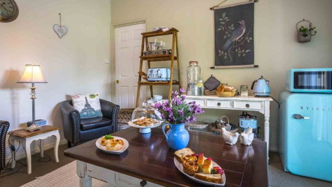 Vicarage View Cottage - Foster Accommodation 1