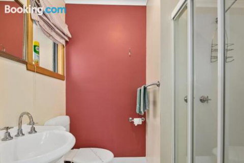 Green Views - Foster Accommodation 3